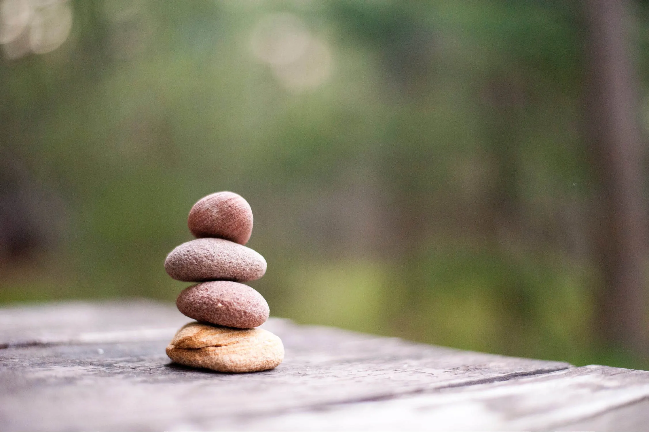 figure has definite form like the stones in the image while blurry background is the ground