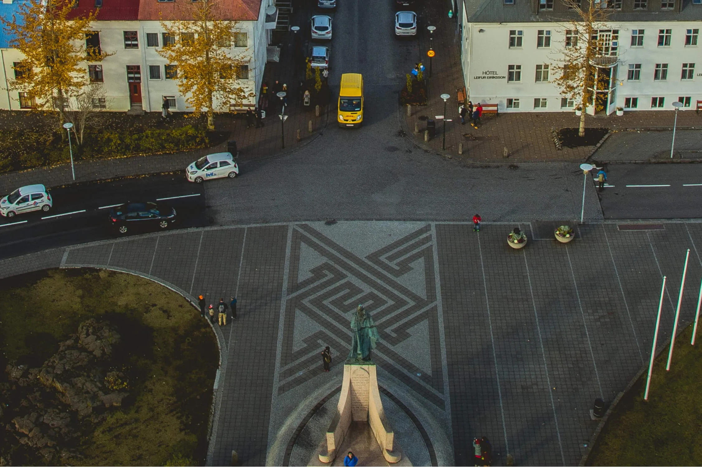 streets are our focus, i.e. figure while the buildings are perceived as ground if we crop into the image
