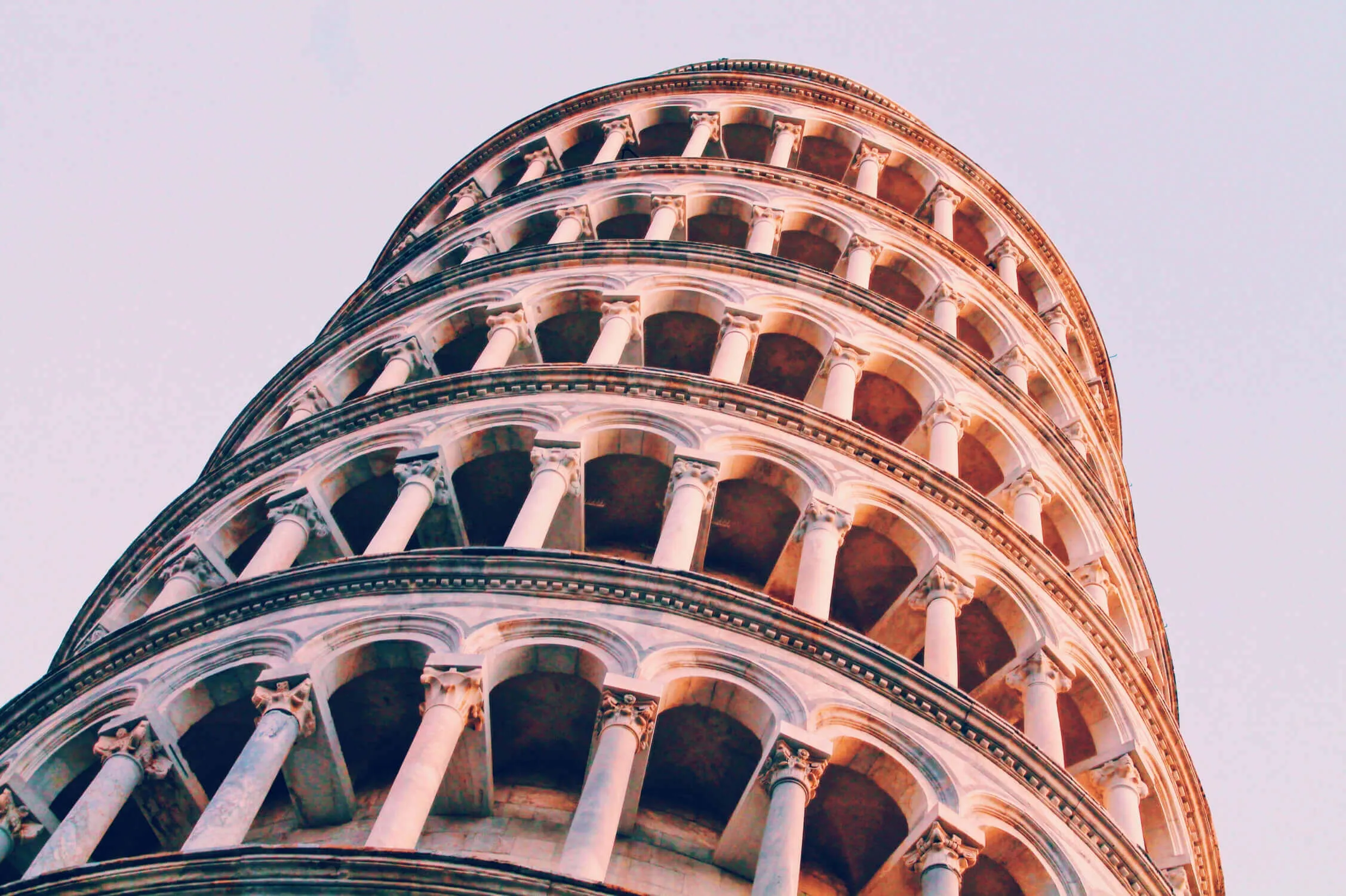 the lean in the leaning tower of pisa adds to its popularity